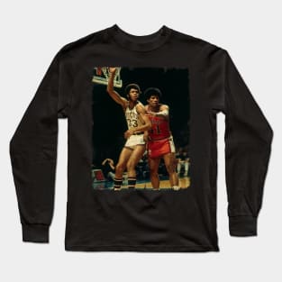 Kareem Getting Position on Wes Unseld Long Sleeve T-Shirt